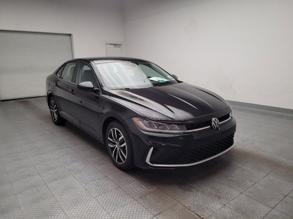 Used 2025 Volkswagen Jetta SE FWD image 13