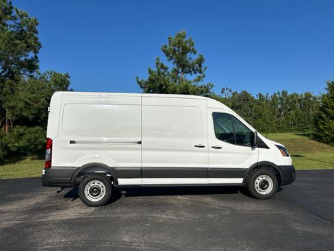 New 2026 Ford Transit 250 148 Medium Roof RWD image 8