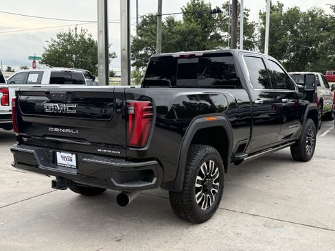 Used 2024 GMC Sierra 2500 Denali Ultimate w/ Max Trailering Package AWD/4WD image 5