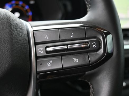 Used 2025 Chevrolet Colorado LT w/ LT Convenience Package RWD image 16