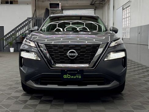 Used 2023 Nissan Rogue SV image 2