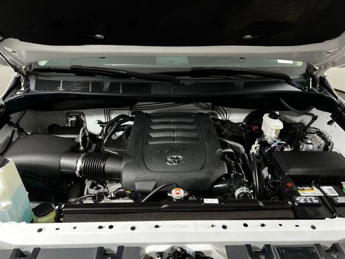 Used 2021 Toyota Tundra SR5 w/ SR5 Upgrade Package AWD/4WD image 9