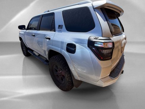 Used 2017 Toyota 4Runner SR5 RWD image 4