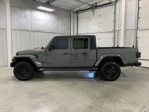 Used 2022 Jeep Gladiator Sport AWD/4WD image 19