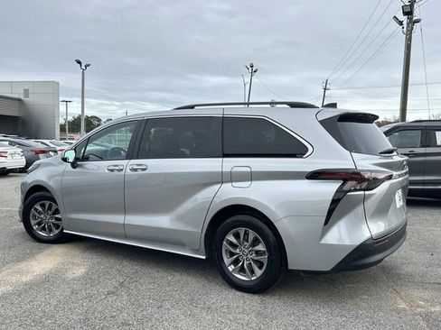 Used 2024 Toyota Sienna XLE image 12
