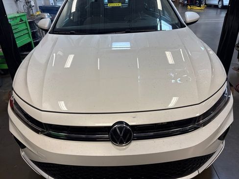 Used 2025 Volkswagen Jetta SE w/ Black Wheel Package FWD image 9