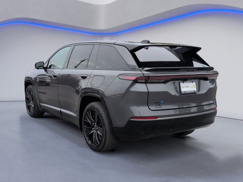 Used 2024 Jeep Wagoneer Launch Edition image 10