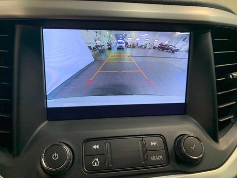 Used 2023 GMC Acadia SLT image 5