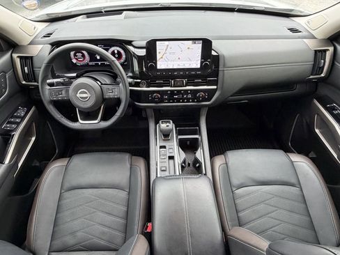 Used 2024 Nissan Pathfinder Platinum FWD image 14