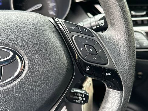 Used 2019 Toyota C-HR LE FWD image 24