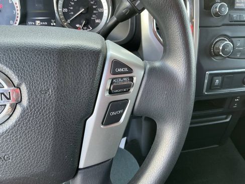 Used 2018 Nissan Titan SV image 29