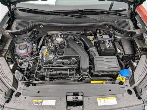 New 2025 Volkswagen Taos SE image 19