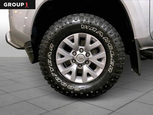 Used 2019 Toyota Tacoma SR5 image 10