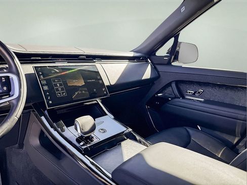 Used 2024 Land Rover Range Rover Sport SE image 25