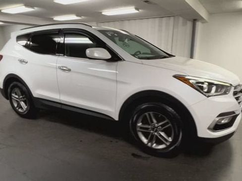 Used 2017 Hyundai Santa Fe Sport FWD image 2