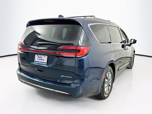 Used 2021 Chrysler Pacifica Touring-L w/ Uconnect Theater Family Group FWD image 5