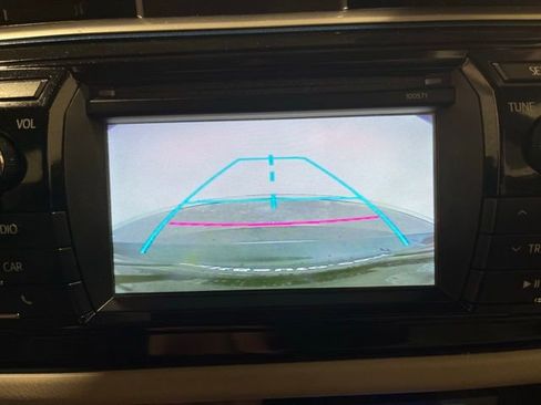 Used 2016 Toyota Corolla LE image 31