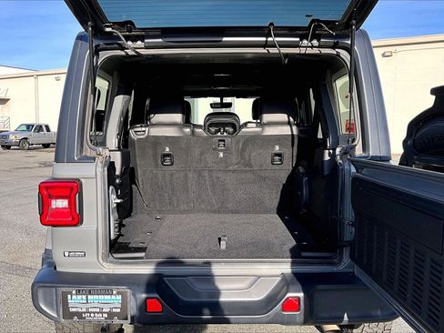 Certified 2018 Jeep Wrangler Unlimited Sahara image 23