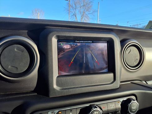 Used 2018 Jeep Wrangler Unlimited Sport S image 10