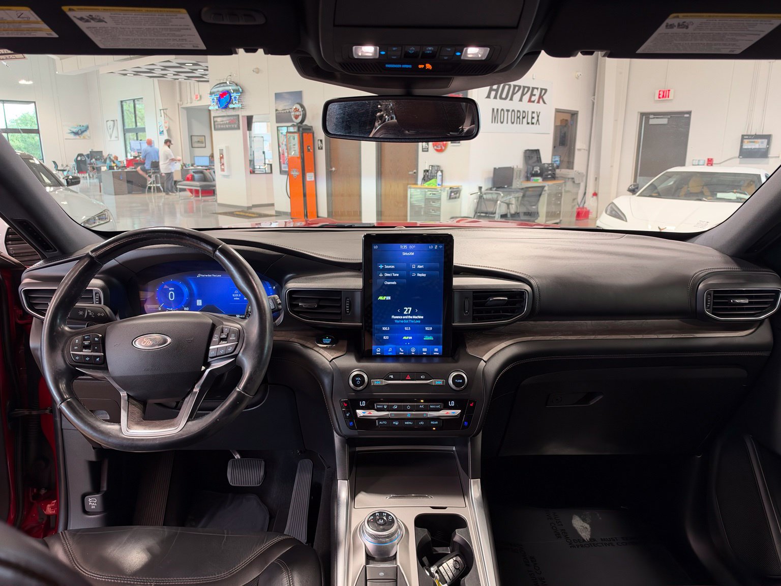 Used 2020 Ford Explorer Platinum w/ Premium Technology Package AWD/4WD image 17