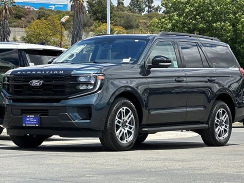 Certified 2025 Ford Expedition Active AWD/4WD image 7