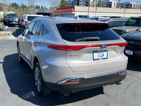 Used 2022 Toyota Venza XLE AWD/4WD image 9