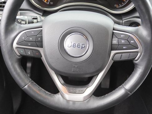 Used 2019 Jeep Grand Cherokee Altitude image 28