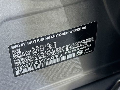 Used 2025 BMW i7 eDrive50 w/ Executive Package image 24