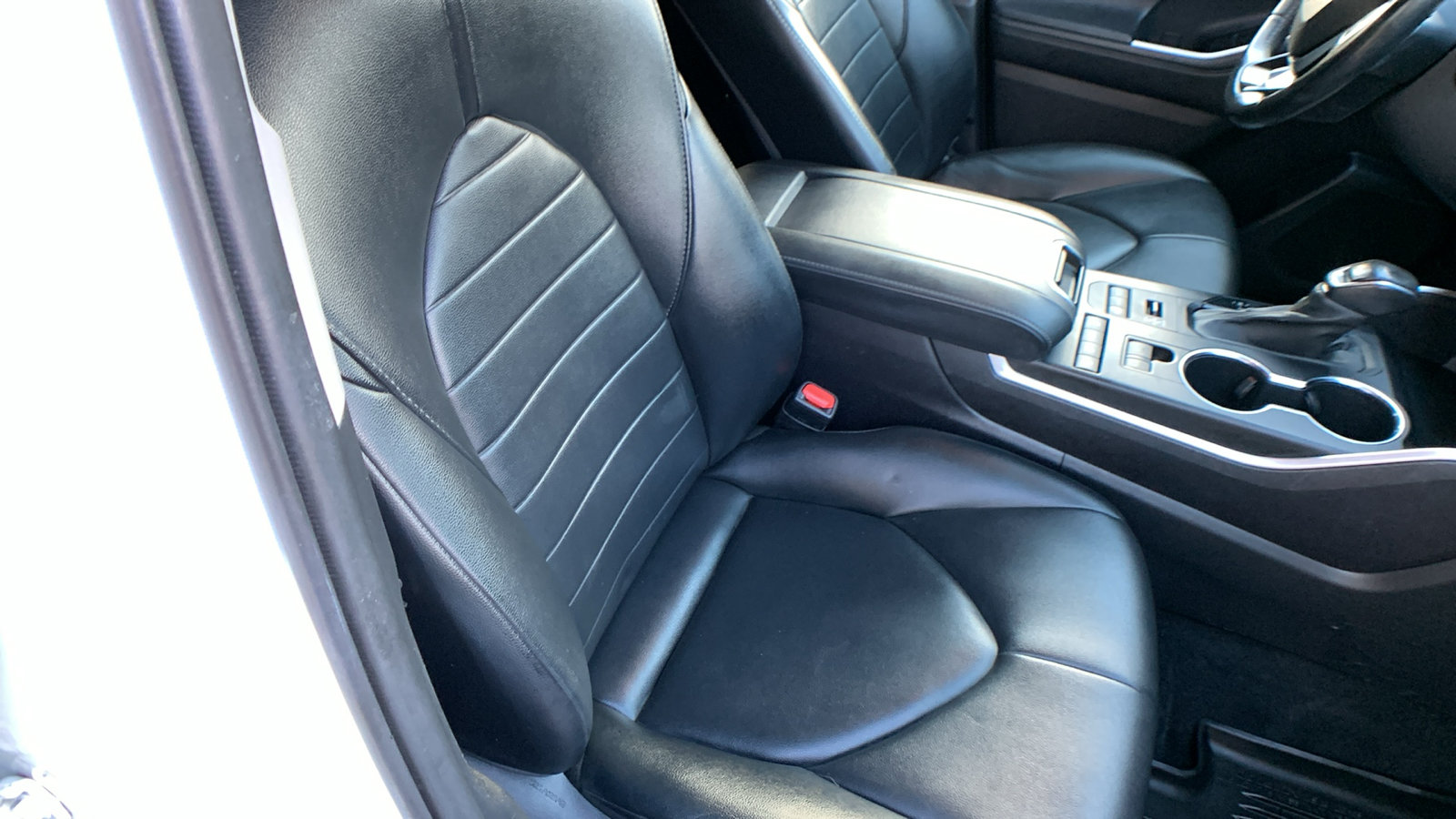 Used 2021 Toyota Highlander XLE AWD/4WD image 28