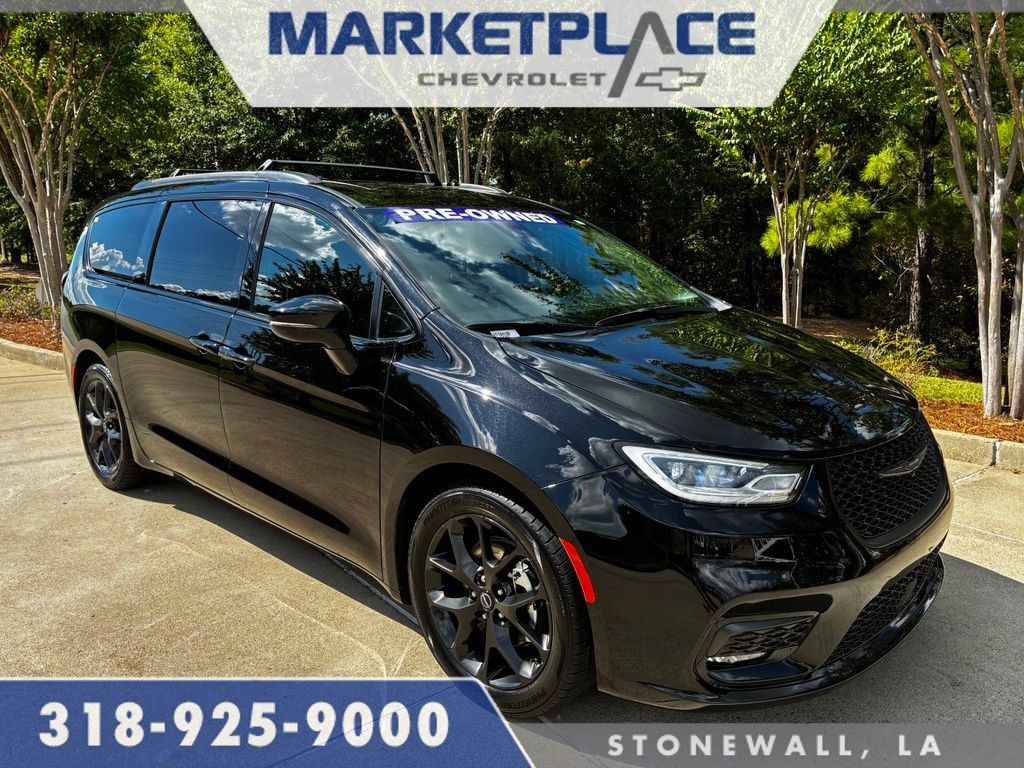 Used 2025 Chrysler Pacifica Limited FWD image 1