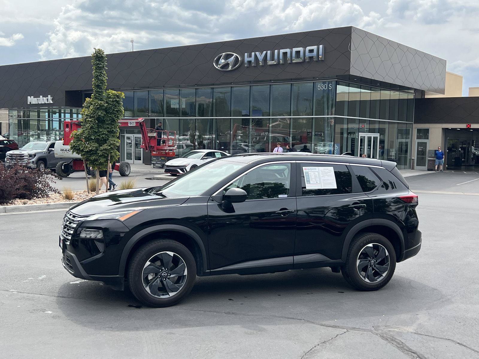 Used 2025 Nissan Rogue SV AWD/4WD image 1