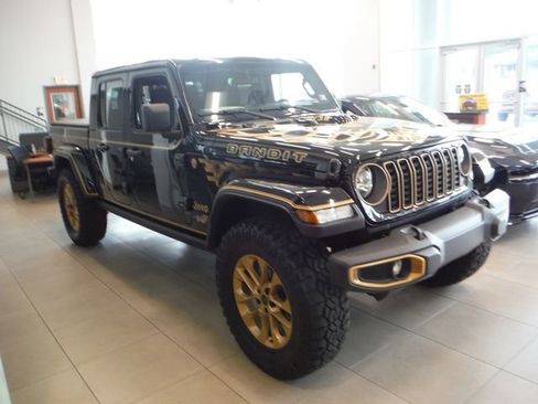 Used 2025 Jeep Gladiator Sport AWD/4WD image 14