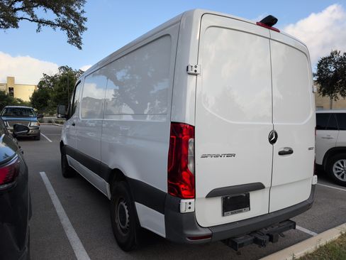 Used 2023 Mercedes-Benz Sprinter 1500 image 4