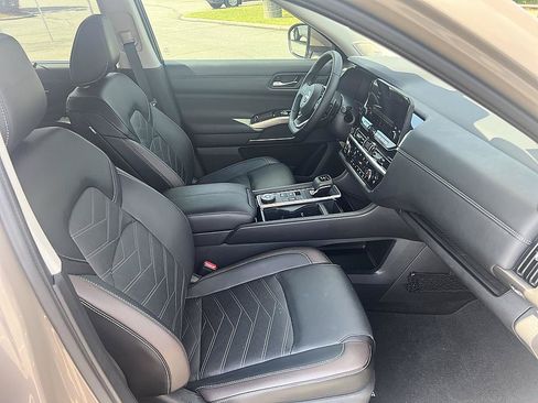 Certified 2024 Nissan Pathfinder Platinum AWD/4WD image 18