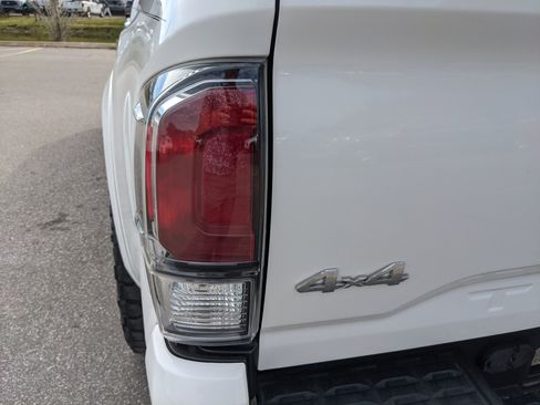 Used 2021 Toyota Tacoma Limited image 14