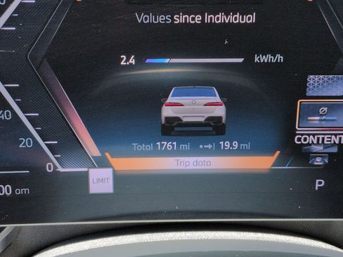 Used 2025 BMW i7 xDrive60 AWD/4WD image 22