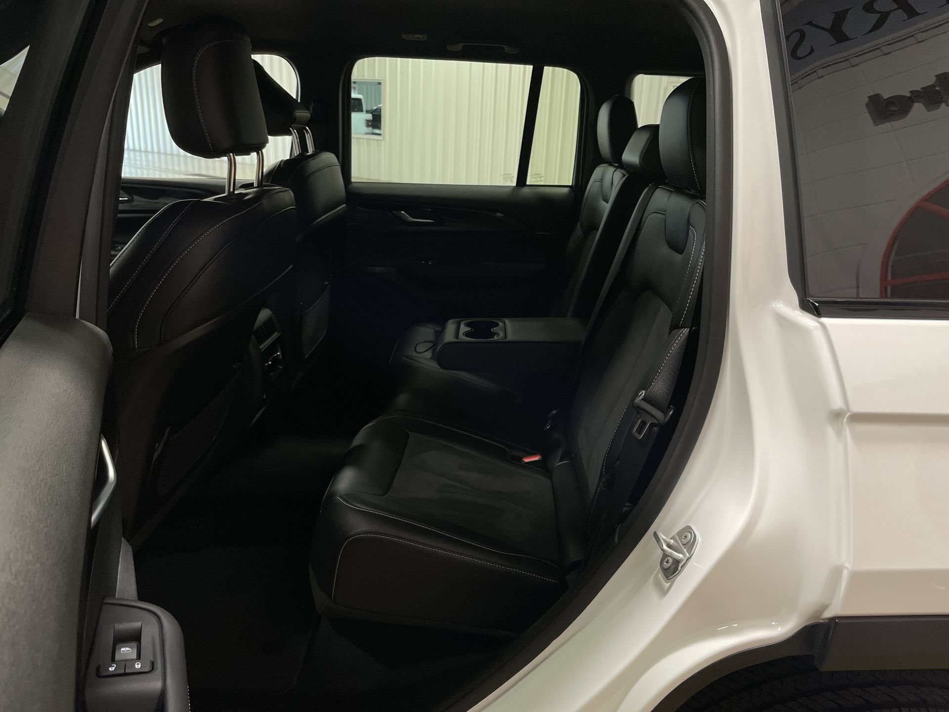 Used 2023 Jeep Grand Cherokee Altitude RWD image 22