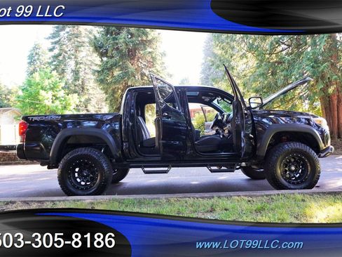 Used 2017 Toyota Tacoma TRD Off-Road w/ Premium & Technology Package AWD/4WD image 29