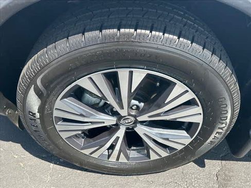Used 2023 Nissan Rogue SV w/ SV Premium B Package FWD image 10