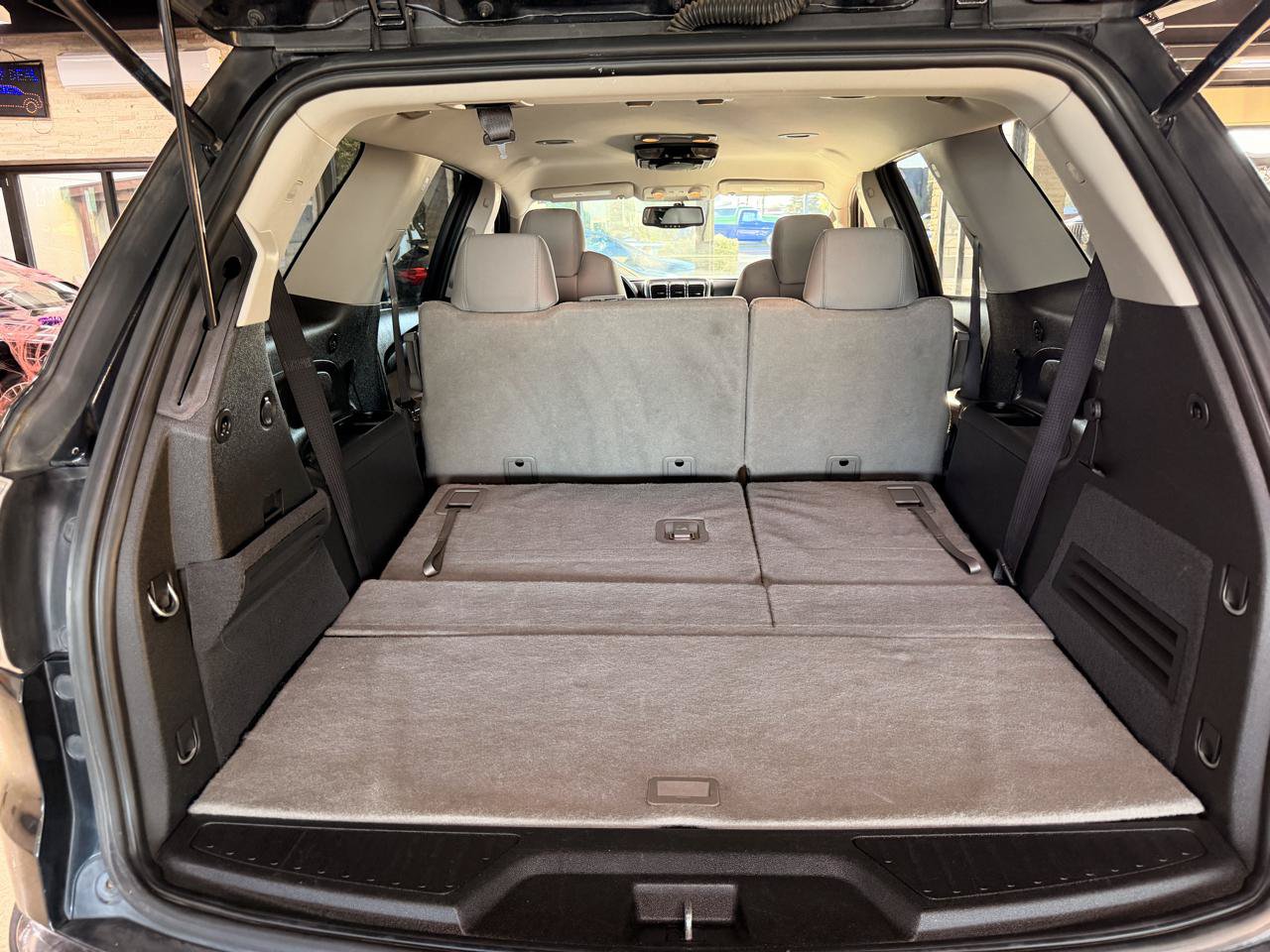 Used 2010 GMC Acadia SLE FWD image 31