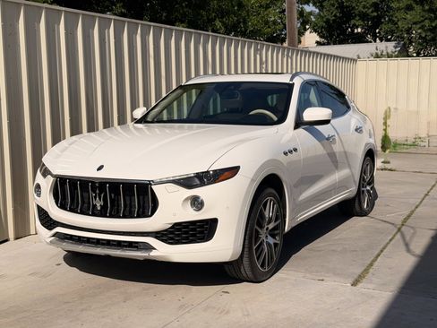 Used 2017 Maserati Levante S AWD/4WD image 8