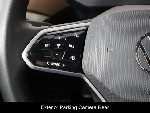 Used 2024 Volkswagen ID.4 2WD image 8