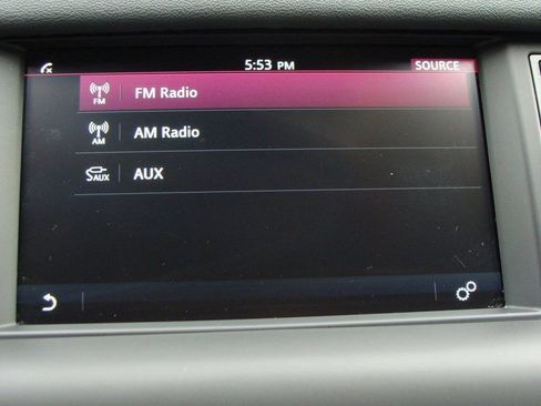 Used 2018 Land Rover Discovery Sport SE image 16