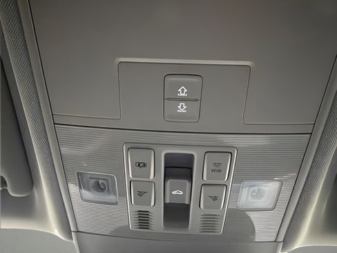 Used 2023 Volkswagen Taos SE w/ Panoramic Sunroof Package FWD image 25