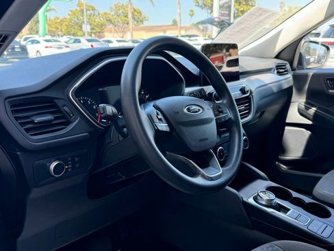 Used 2022 Ford Escape SE image 12