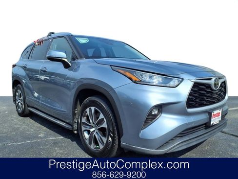 Used 2020 Toyota Highlander XLE image 1