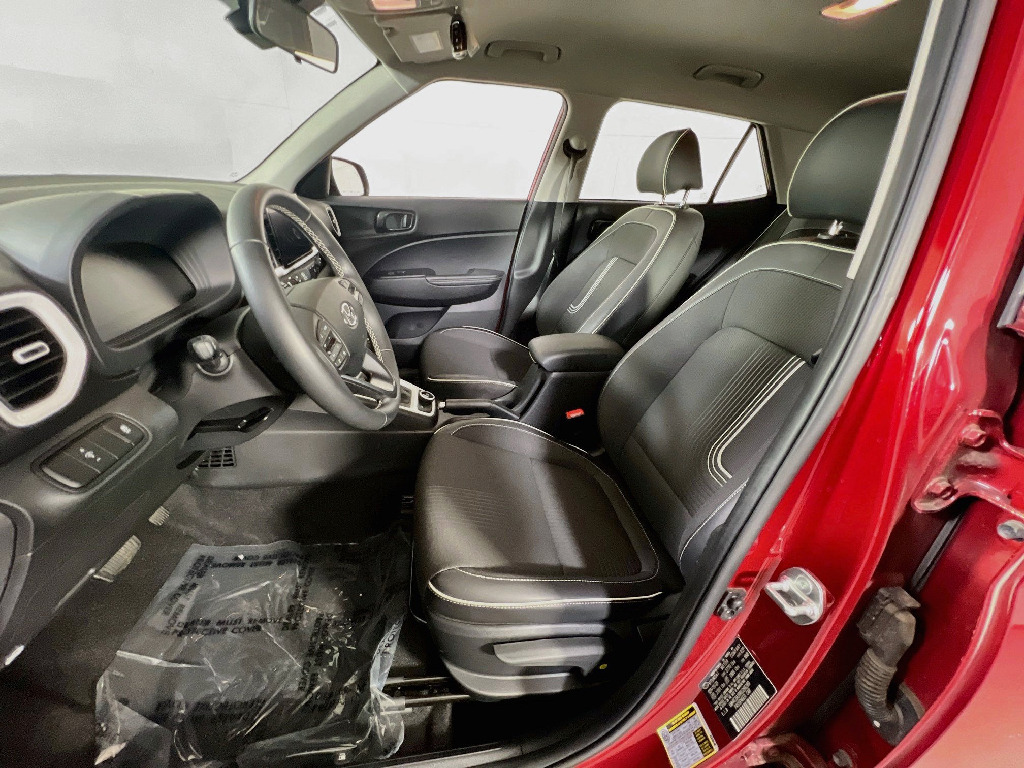 Used 2024 Hyundai Venue Limited FWD image 21