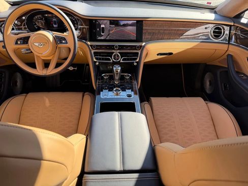 Used 2025 Bentley Flying Spur Plug-In Hybrid AWD/4WD image 4