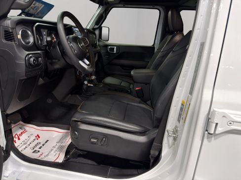 Used 2024 Jeep Wrangler Unlimited Sahara AWD/4WD image 3