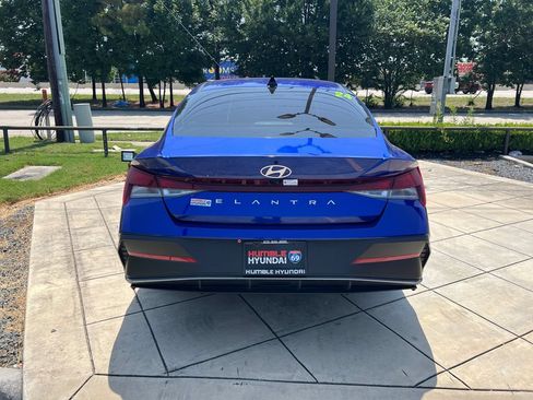 Used 2024 Hyundai Elantra SEL FWD image 12